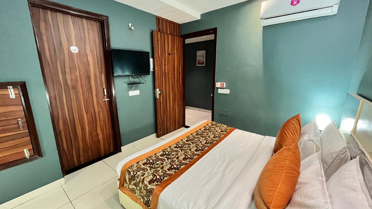 Qotel Hotel Church House Rohini Sector 15 Delhi Zewnętrze zdjęcie