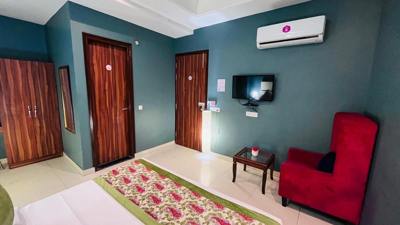 Qotel Hotel Church House Rohini Sector 15 Delhi Zewnętrze zdjęcie