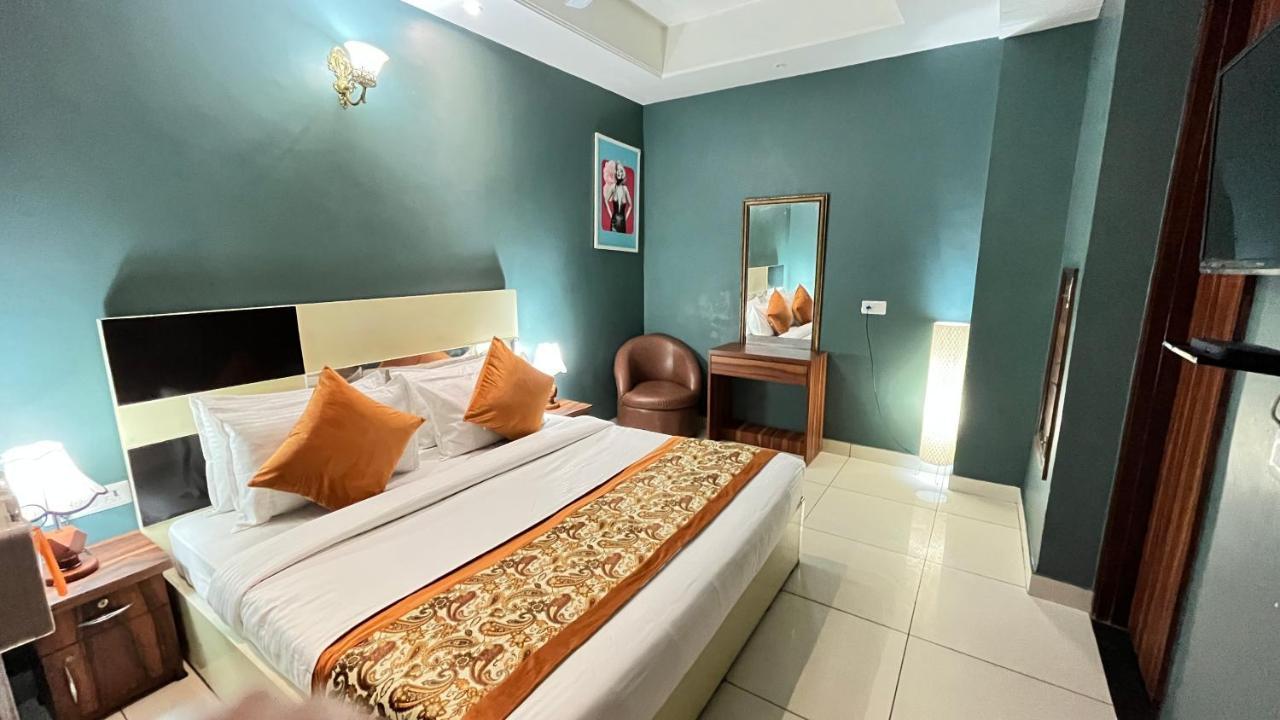 Qotel Hotel Church House Rohini Sector 15 Delhi Zewnętrze zdjęcie